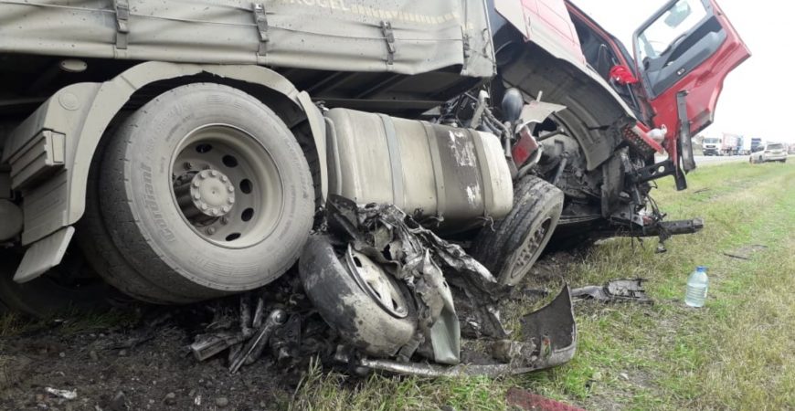 В ДТП под Иркутском погибли пять человек, уходя от погони полиции